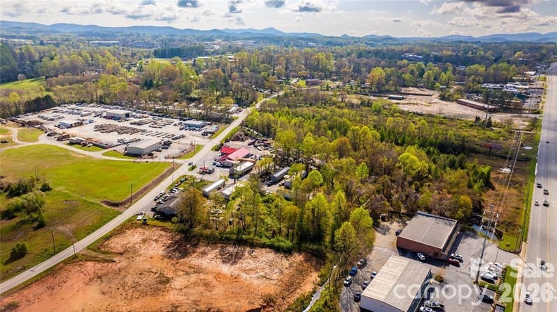 48 Heavenly Valley Ln, Hendersonville, NC 28792