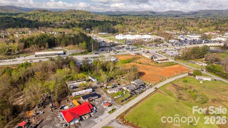 48 Heavenly Valley Ln, Hendersonville, NC 28792