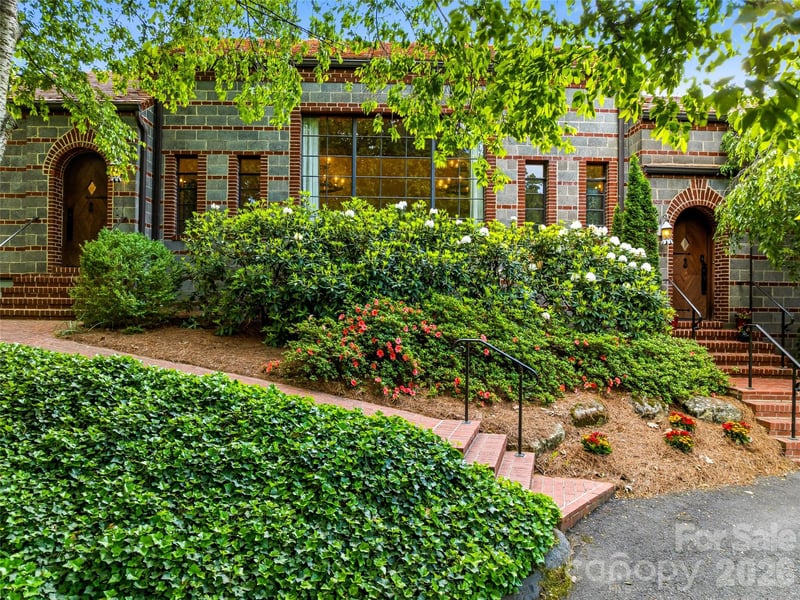 24 Kimberly Ave, Asheville, NC 28804