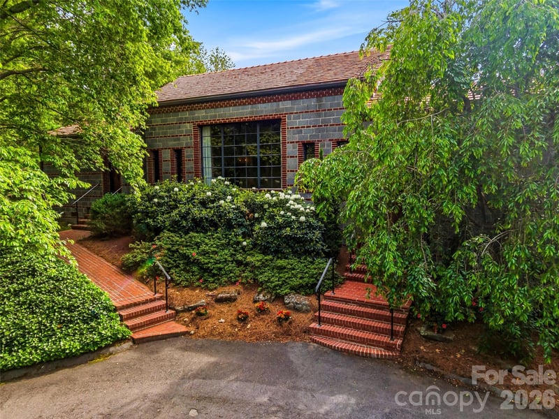 24 Kimberly Ave, Asheville, NC 28804
