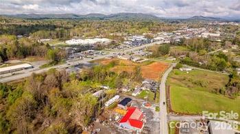 1611 Old Spartanburg Rd, Hendersonville, NC 28792