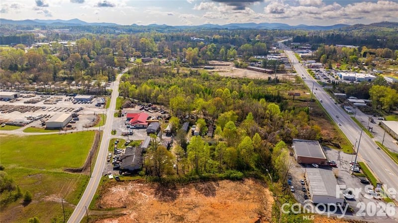 1611 Old Spartanburg Rd, Hendersonville, NC 28792