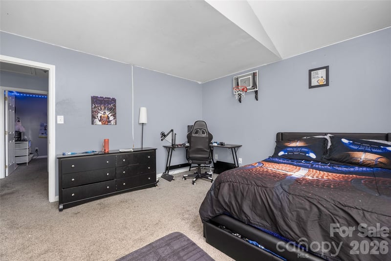 9713 Veronica Dr, Charlotte, NC 28215