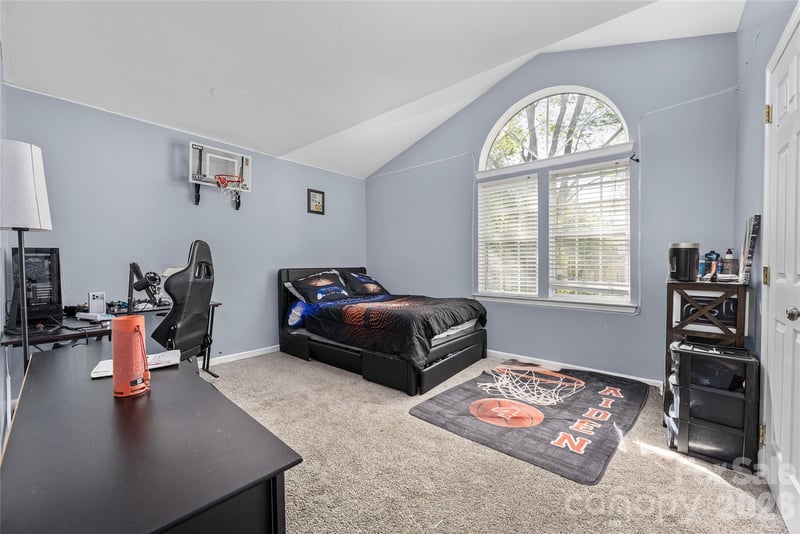 9713 Veronica Dr, Charlotte, NC 28215