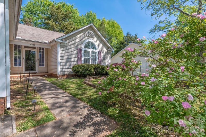 9713 Veronica Dr, Charlotte, NC 28215