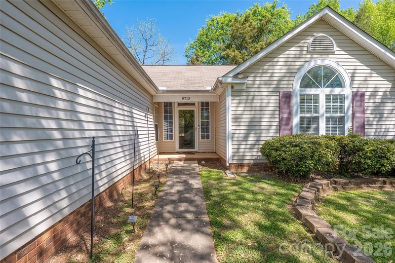 9713 Veronica Dr, Charlotte, NC 28215