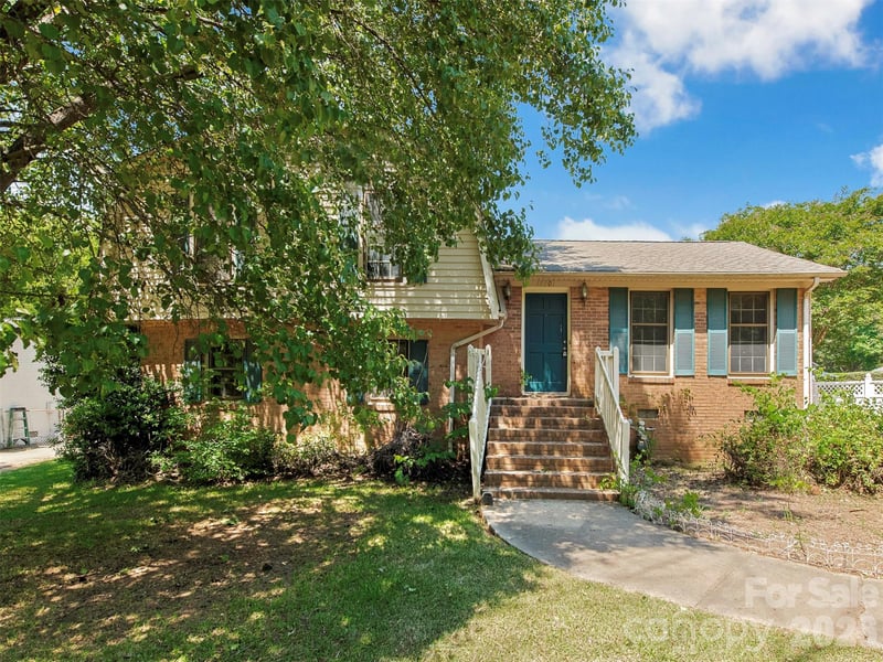 12301 Oakhaven Dr, Charlotte, NC 28273