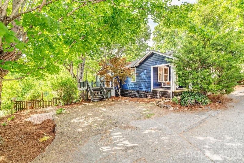 33 Green Oak Rd, Asheville, NC 28804