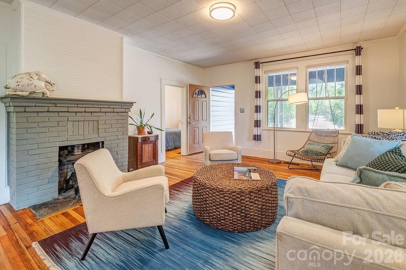 33 Green Oak Rd, Asheville, NC 28804