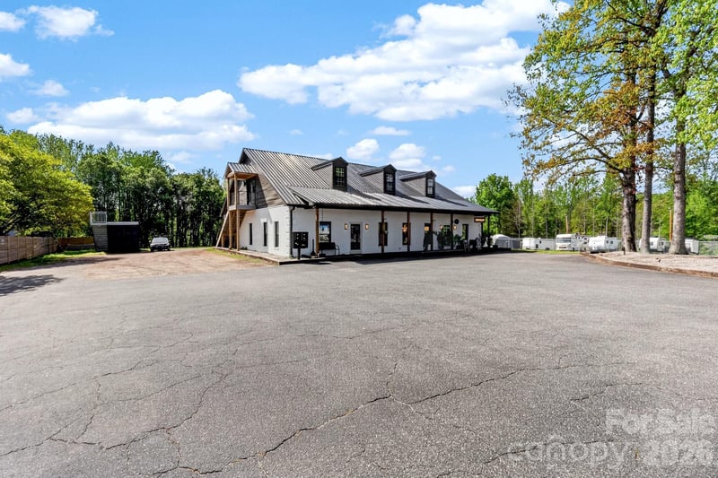 3440 Broad St, Statesville, NC 28625