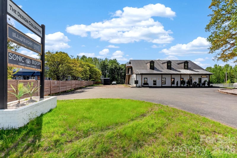 3440 Broad St, Statesville, NC 28625
