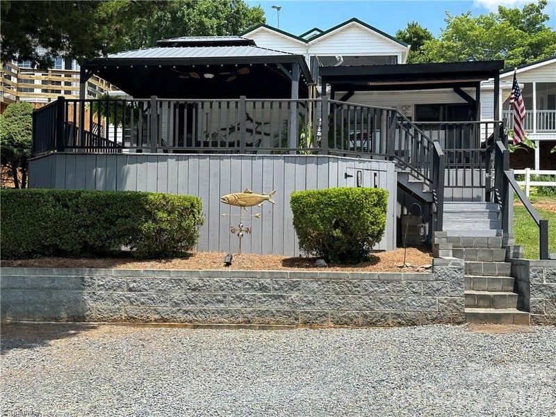 120 Elm St, New London, NC 28127