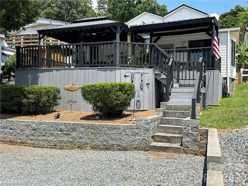 120 Elm St, New London, NC 28127