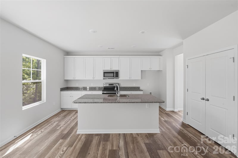 5156 Mark Dr, Hickory, NC 28601
