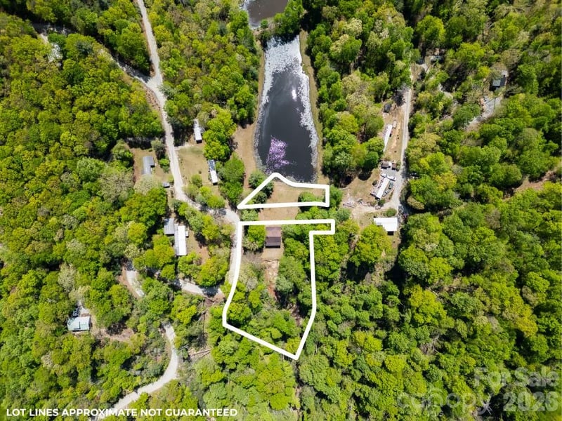 944 High Peak Rd, Hendersonville, NC 28739