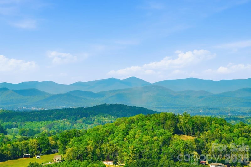 944 High Peak Rd, Hendersonville, NC 28739
