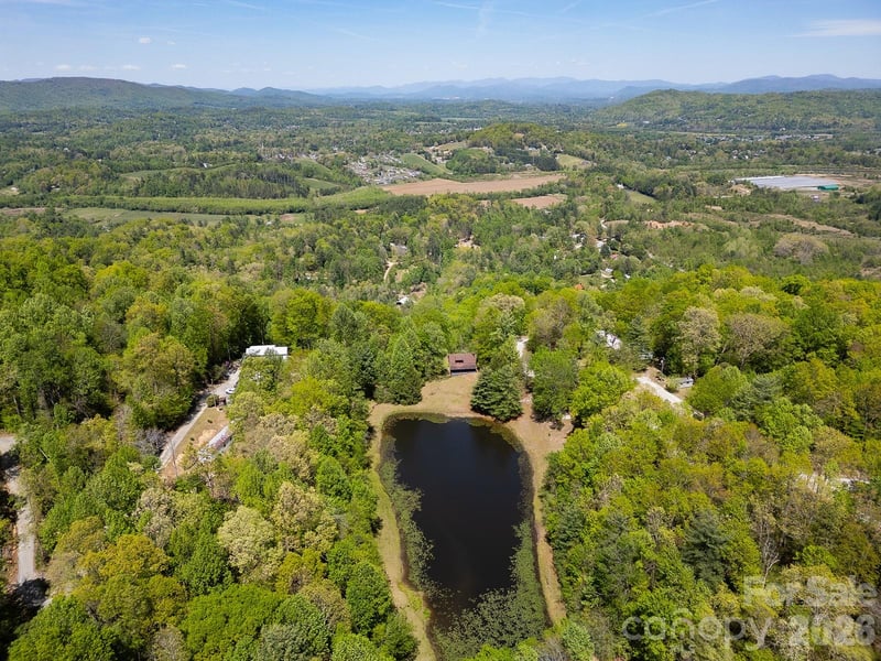 944 High Peak Rd, Hendersonville, NC 28739