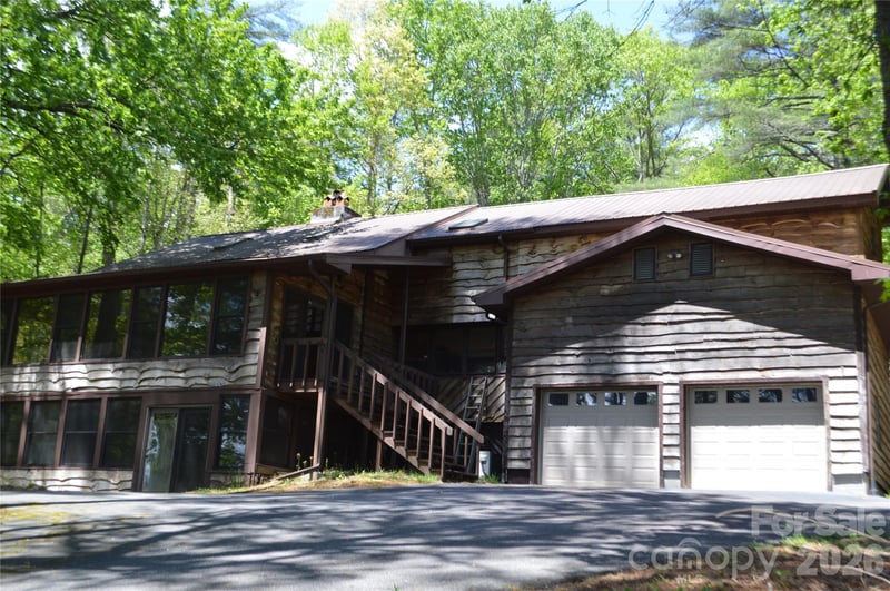 300 Good Neighbor Ln, Brevard, NC 28712