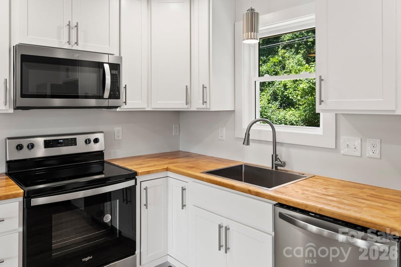 112 Lager Ln, Asheville, NC 28806