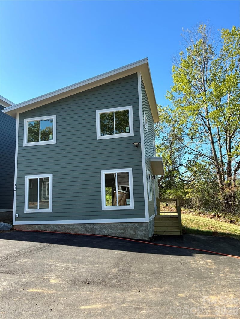 112 Lager Ln, Asheville, NC 28806