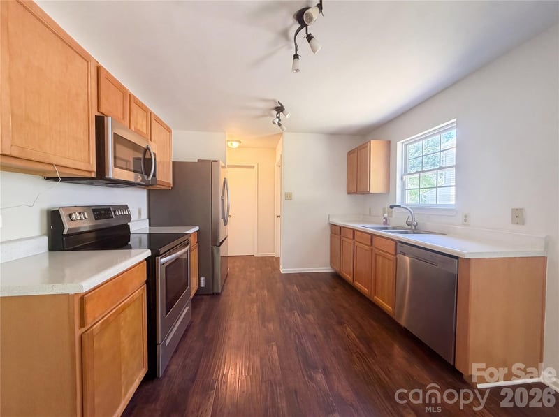 6734 Wandering Creek Dr, Charlotte, NC 28216