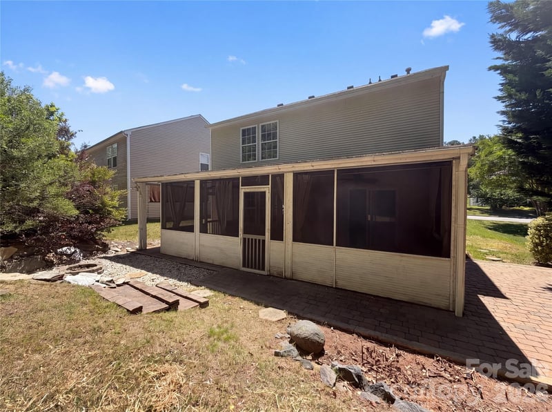 6734 Wandering Creek Dr, Charlotte, NC 28216