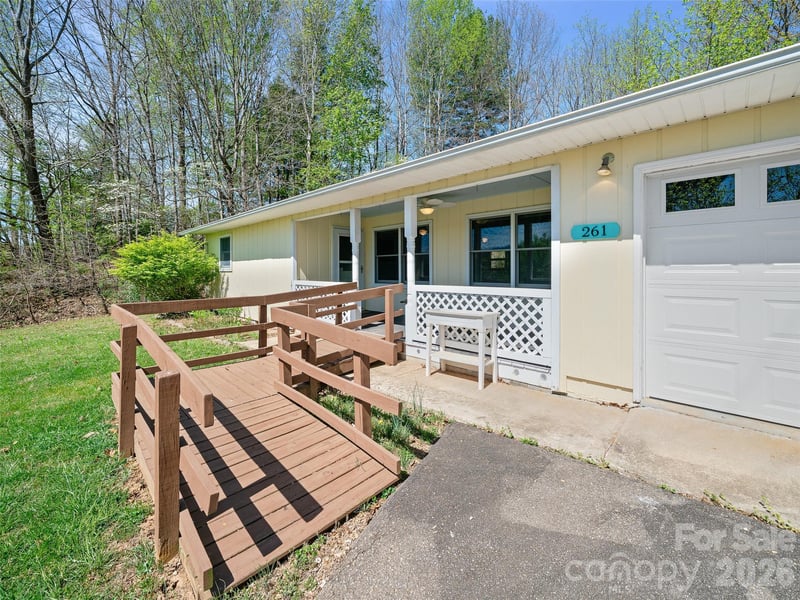 261 Shady Oak Rd, Burnsville, NC 28714