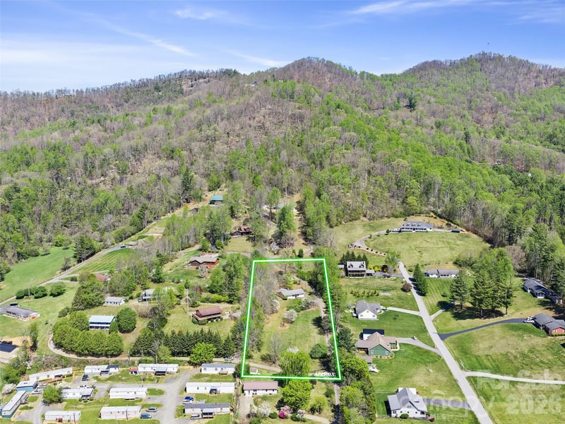 261 Shady Oak Rd, Burnsville, NC 28714