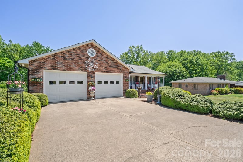 105 Rock Creek Dr, Lincolnton, NC 28092