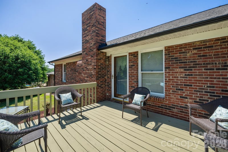 105 Rock Creek Dr, Lincolnton, NC 28092