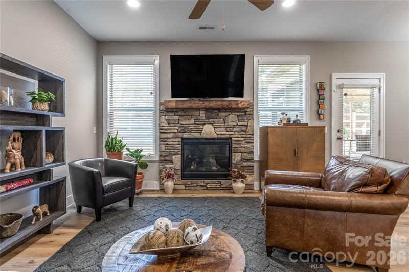 31 Burlington Ln, Fletcher, NC 28732