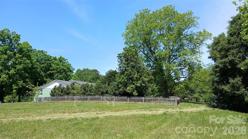 300 Woodlawn Dr, Connelly Springs, NC 28612