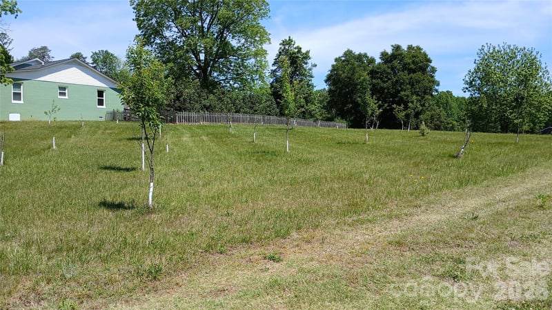 300 Woodlawn Dr, Connelly Springs, NC 28612