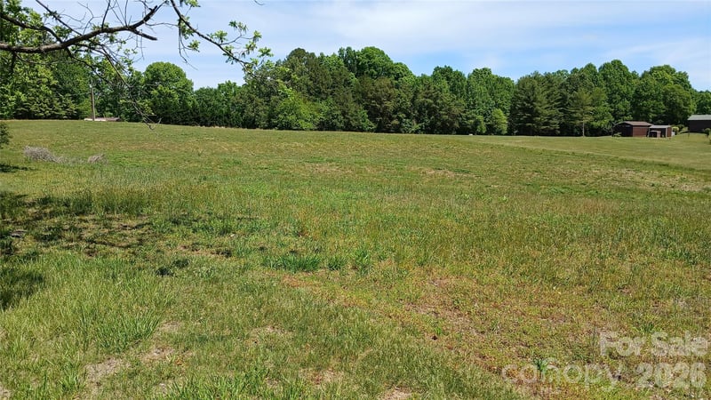300 Woodlawn Dr, Connelly Springs, NC 28612