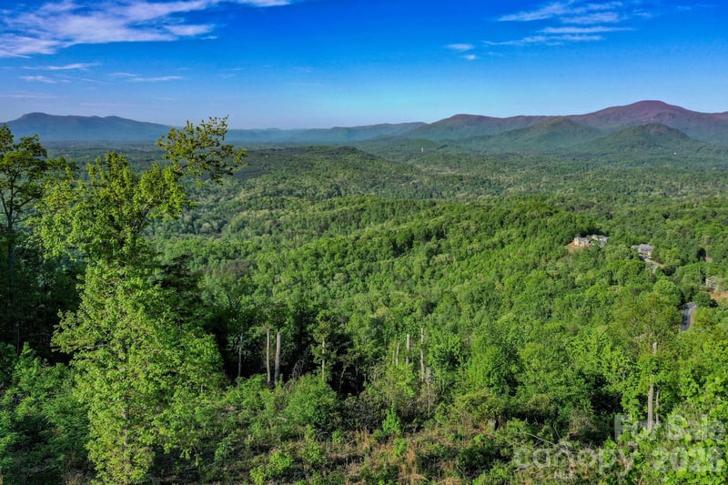 000 Golden Ridge Dr, Lake Lure, NC 28746