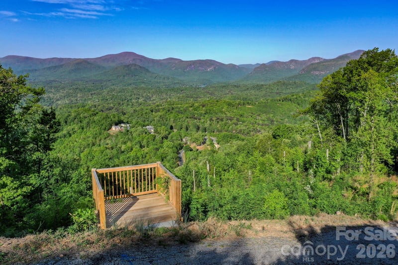 000 Golden Ridge Dr, Lake Lure, NC 28746