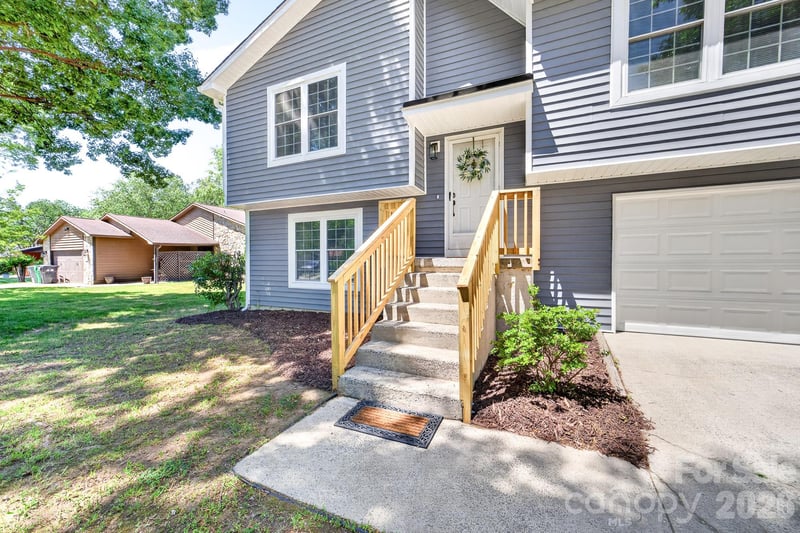 10730 Coachman Cir, Charlotte, NC 28277