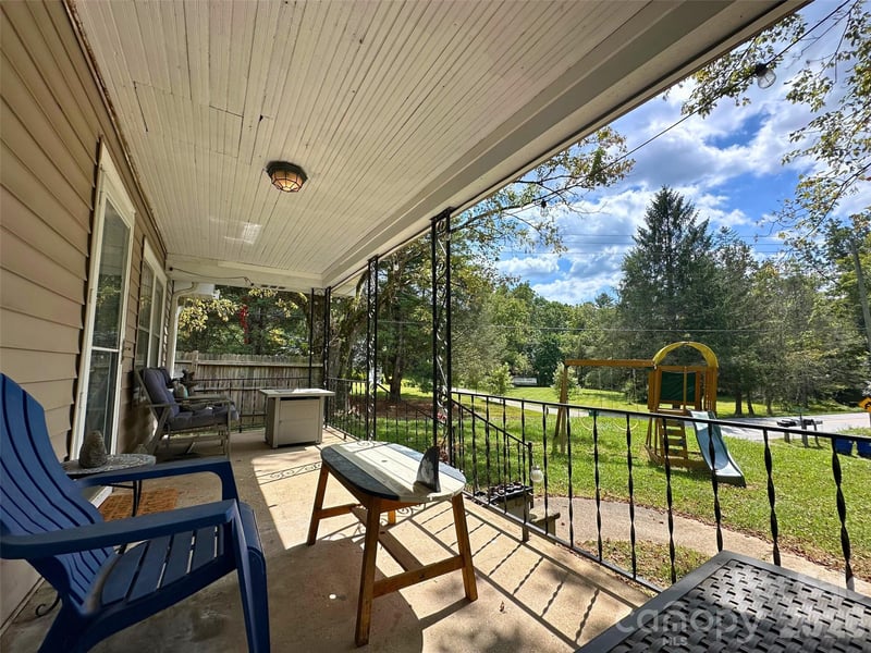 104 Old Fort Rd, Fairview, NC 28730