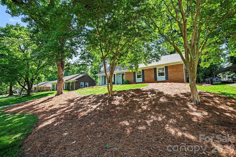 7022 Ludwig Dr, Charlotte, NC 28215