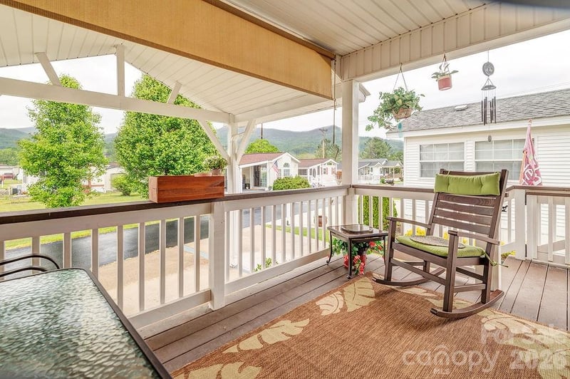 101 Strollers Ln, Waynesville, NC 28785