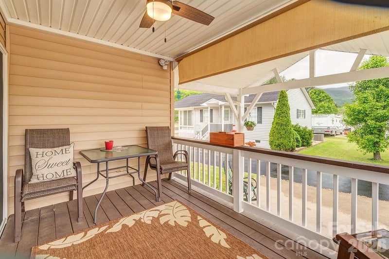 101 Strollers Ln, Waynesville, NC 28785