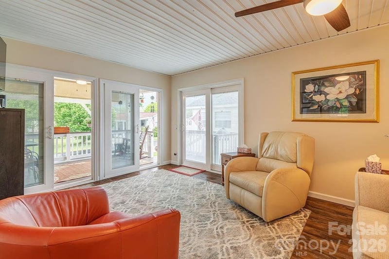 101 Strollers Ln, Waynesville, NC 28785