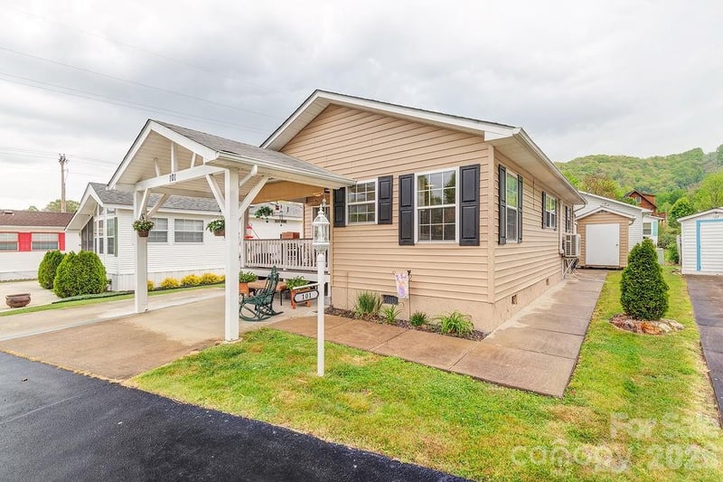 101 Strollers Ln, Waynesville, NC 28785