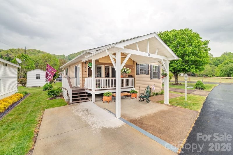 101 Strollers Ln, Waynesville, NC 28785