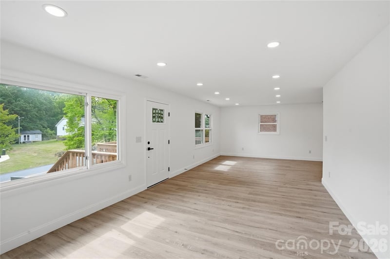 921 Green Circle Dr, Gastonia, NC 28054