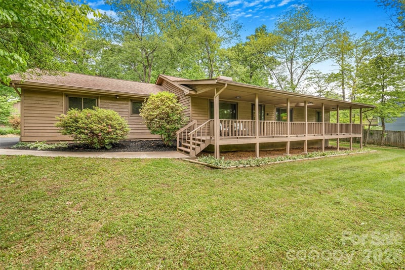 135 Scarlet Dr, Fletcher, NC 28732
