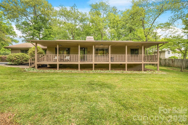 135 Scarlet Dr, Fletcher, NC 28732