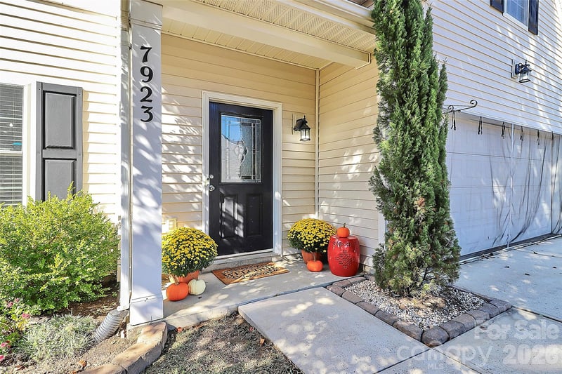 7923 Mossycup Dr, Charlotte, NC 28215
