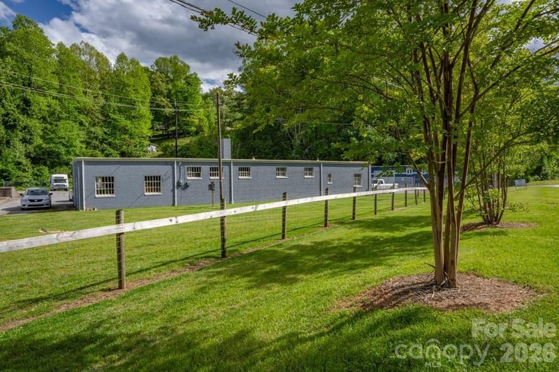 1080 Main St, Lenoir, NC 28645