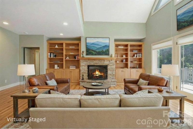 301 Gateway Dr, Hendersonville, NC 28739